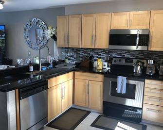Waterfront Pearl, Great Views, w/ dedicated Parking - Πόρτλαντ