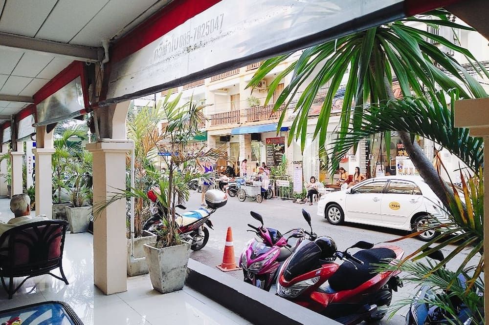 Boomerang Inn - Patong - Außenansicht