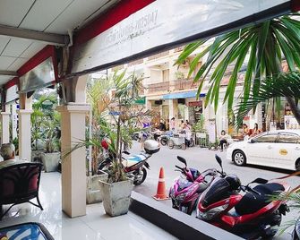 Boomerang Inn - Patong - Außenansicht
