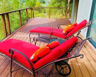 Modern Tranquil River Home w/Hot Tub - La Veta - Balcón