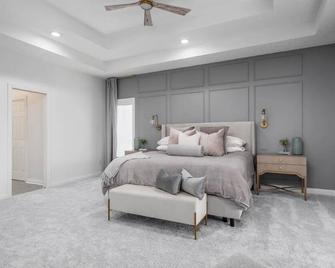 “Oasis” - 30 minutes from Churchill Downs - Charlestown - Bedroom