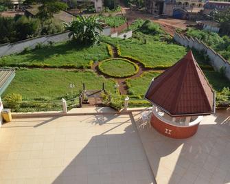 Hotel de Malte - Dschang - Patio