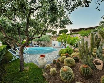 Hotel Villa Miralisa - פוריו - בריכה