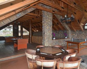 Es Una Cabaña Para Relajarse, Con Grandes Espacios Y Amplios Jardines - Tapalpa - Restaurante