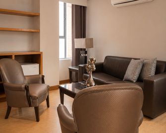 Hotel Egina Medellín - Medellín - Living room
