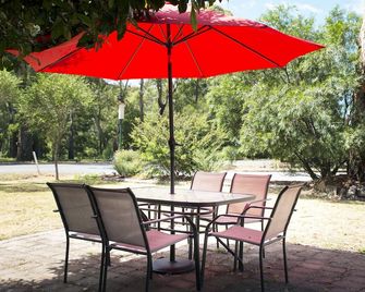 Gariwerd Motel - Halls Gap - Innenhof