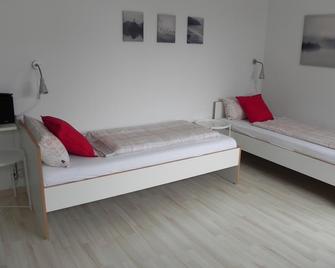 Studio apartment - central, parking lot, Danube+Ulm old town on foot - Neu-Ulm - Schlafzimmer