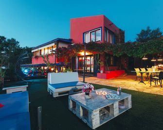 Entre Olivos: Very Charming Villa 18 Sleepers - Sitges - Binnenhof