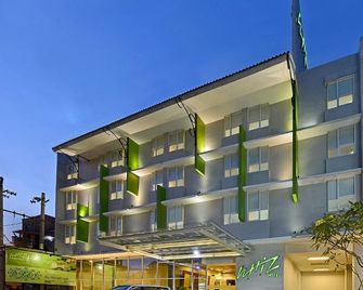Whiz Hotel Malioboro Yogyakarta - Yogyakarta - Building