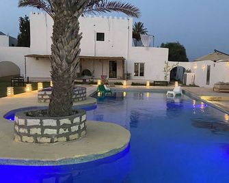 Dar Oueghlani - Maison d'hôtes - Hara Sghira Er Riadh - Piscina