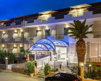 Hotel Serenity Tolo - Tolo - Gebäude