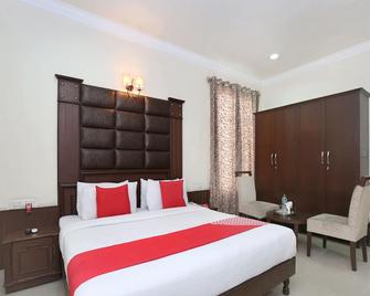 Oyo 12989 White Diamond Hotel - Jalandhar - Bedroom