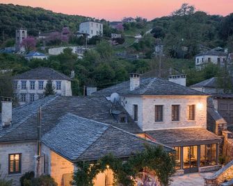 Apeiros Chora Hotel - Ano Pedina - Buiten zicht