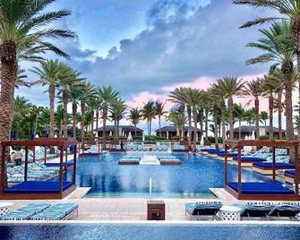 The Reef At Atlantis- Topaz 2 Bedroom Suite Autograph Collection - Nassau - Havuz