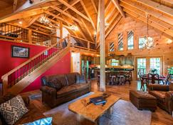 Luxury lodge in the heart of the Bluegrass - Waddy - Wohnzimmer