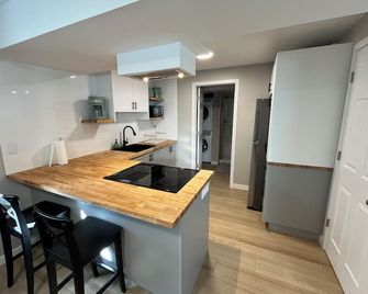 Bright & Cozy Basement Suite – Perfect for Work or Adventure - Fort Saskatchewan - Cocina
