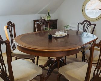 Možinetova Hiša - Apartment 4 - Врхника - Їдальня