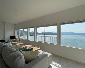 House with Ocean view good for 8PPL Free WiFi - Suo-Oshima