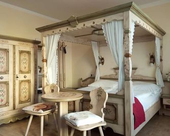 Quadruple room with shower, toilet - Adlerhof, pension - זלצבורג - חדר שינה