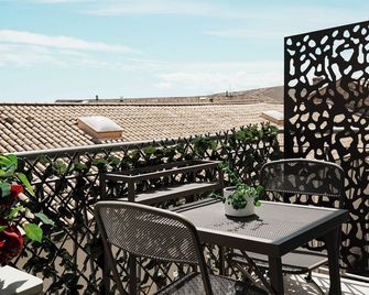 T3 Cosy et lumineux avec garage à 2 pas du centre ! - Nîmes - Balkon