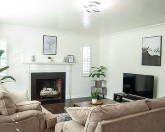 Cozy 4-bedroom house in Sugar House, Salt Lake City with AC, WiFi - Salt Lake City - Sala de estar