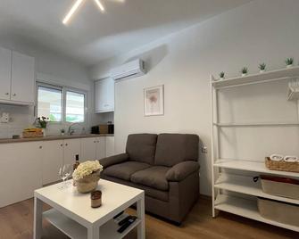 Persephone Stay Inn - Elefsína - Living room