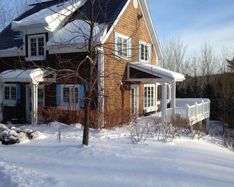 Beautiful country house 'Au Charme Champêtre' near lake and ski resorts - South Bolton - Edificio