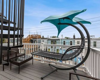 Pristine Townhouse With Rooftop Deck Near Canton! - Baltimore - Balcón