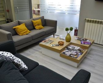 Ciudad de Soria Hotel - Soria - Living room