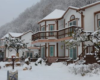 Forest of Color Pension - Hongcheon - Edificio