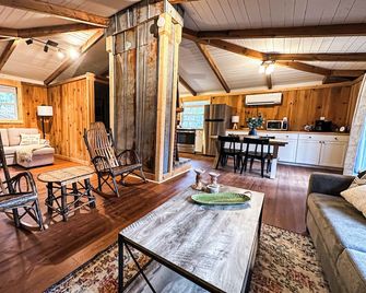 Blue Door Bungalow of Highlands - Highlands - Salon
