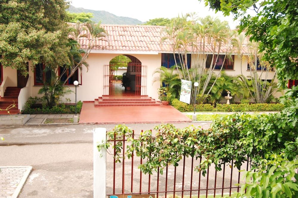 Hotel y Parque Acuatico Agua Sol Alegria - Honda - Außenansicht