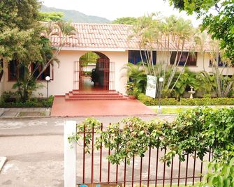 Hotel y Parque Acuatico Agua Sol Alegria - Honda - Außenansicht