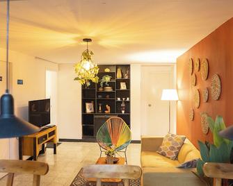 Private rooms in African stylish apartment in laureles - Medellín - Huiskamer
