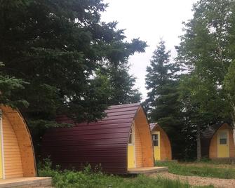 Red Oak Camping Pod - Ingonish - Outdoors view