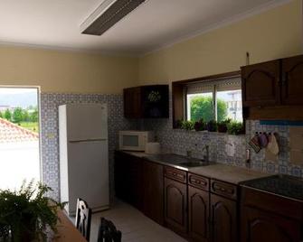 Guest House Chaves - Chaves - Kitchen
