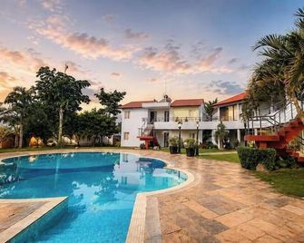 Asiatic Pride Resort - Dhāri - Pool