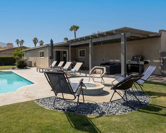 Relax at the 3BR Tranquil Oasis in Palm Springs - Palm Springs