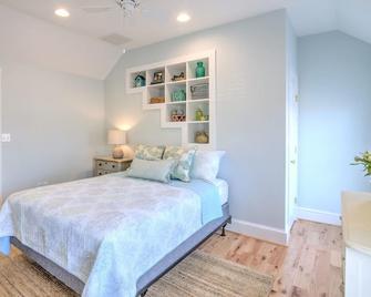Downtown St. Michaels | Walk to Shops, Restaurants and Nightlife - Saint Michaels - Bedroom