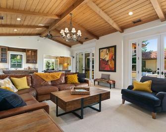 Luxury San Diego 5 Bedroom Oasis - Del Mar - Living room