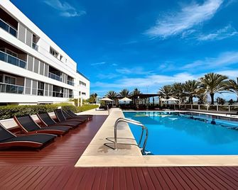 Luxo à beira-mar com Café no Solar Tambaú - João Pessoa - Piscina