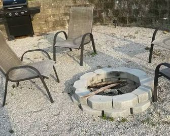 Lovely Condo w/pool, balcony, and lakeside view! - Santee - Patio