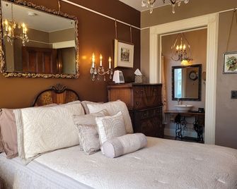 Buffalo Harmony House - Buffalo - Bedroom