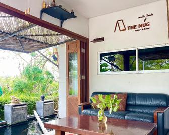 The Mug Resort - Chonburi - Front desk