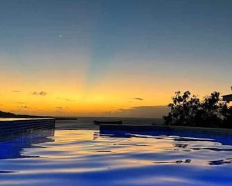 Hillview Apartments - Saint George's - Piscina