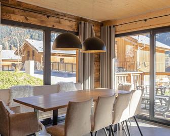 Chalet by the ski lift with balcony and sauna - Steinach am Brenner - Jídelna