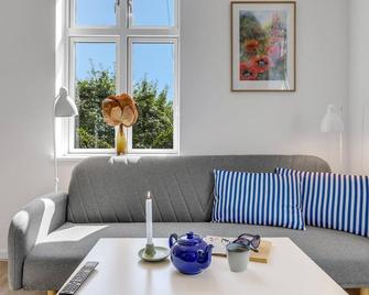 Lovely Apartment In Svaneke With Wifi - Svaneke - Sala de estar