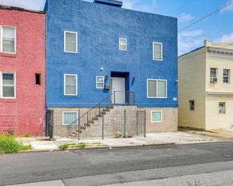 Baltimore Townhome w/ Private Rooftop Patio! - بالتيمور - مبنى