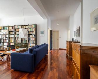Nel cuore della città universitaria by Wonderful Italy - Bologna - Living room