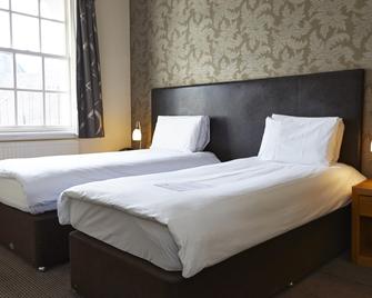Sun Hotel by Greene King Inns - Hertford - Schlafzimmer